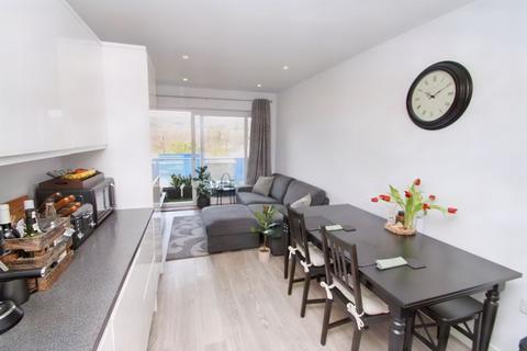 2 bedroom apartment for sale, Grove Gardens, High Wycombe HP13