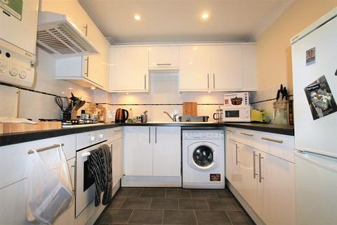 2 bedroom flat to rent, Albany Court Plumbers Row, London