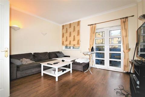 2 bedroom flat to rent, Albany Court Plumbers Row, London