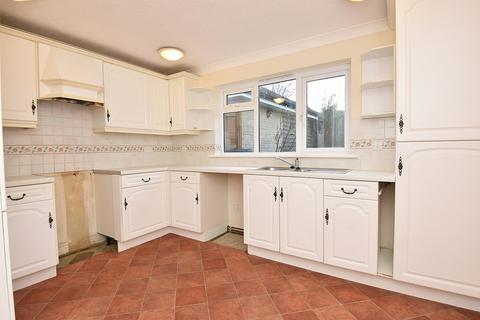 18 Grants Close, Wincanton, BA9 9NS