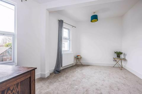 3 bedroom end of terrace house to rent, Cromwell Road, Southsea