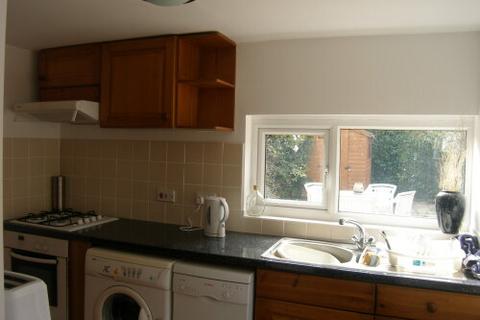 6 bedroom terraced house to rent, 110 Shrubland Street, Leamington Spa