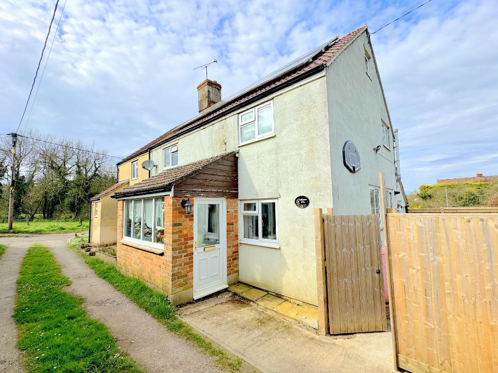 Sandridge Lane, Bromham, Chippenham... 4 bed semidetached house for