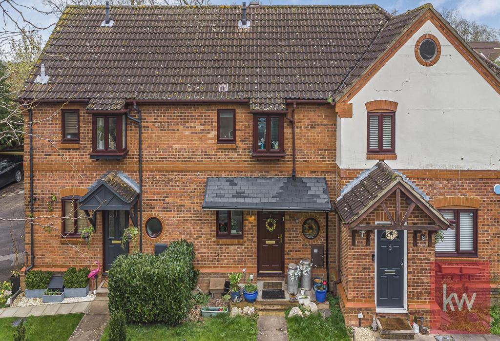 Simkins Close, Winkfield Row, Bracknell 2 bed terraced house for sale £330,000