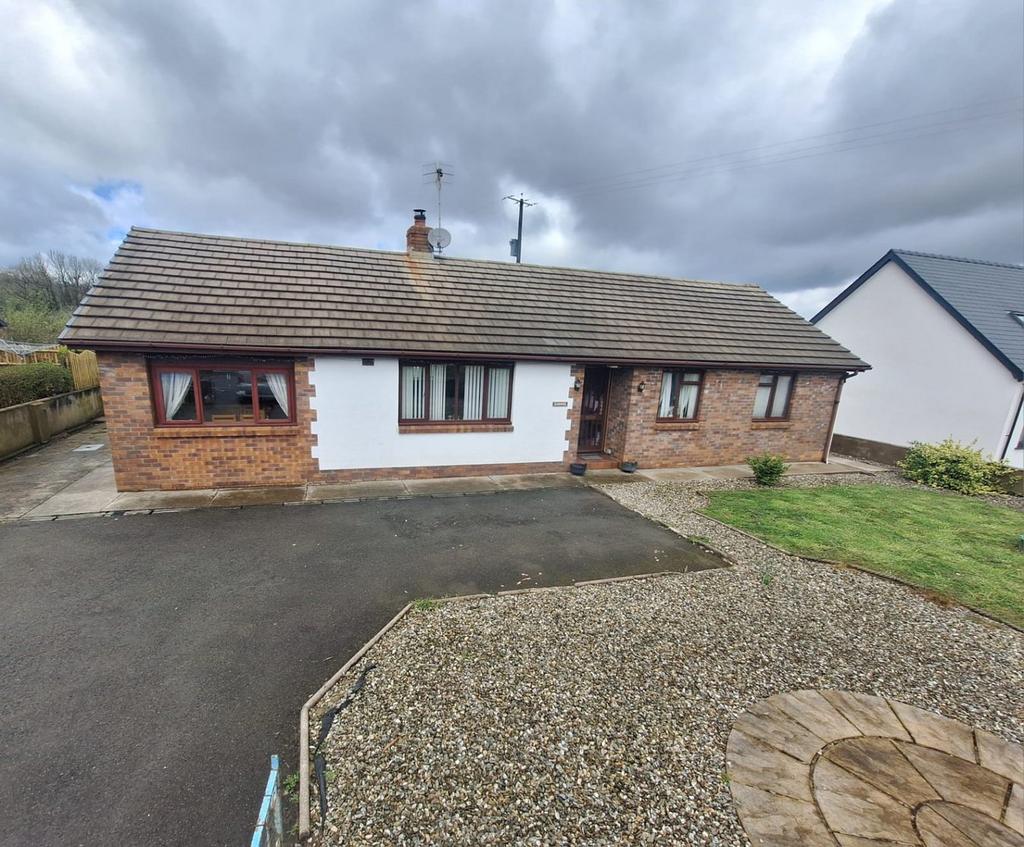 Saron Road, Llandysul SA44 4 bed detached bungalow for sale £325,000