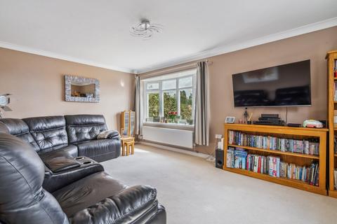4 bedroom semi-detached house for sale, Drake Road, St Neots PE19