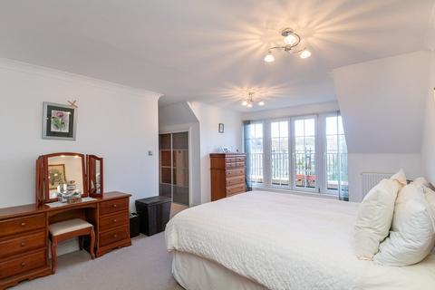 8/14 Powderhall Brae, Edinburgh, EH7 4GE