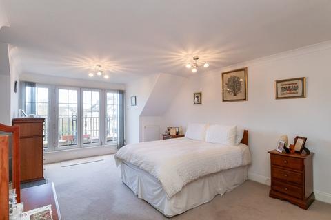 8/14 Powderhall Brae, Edinburgh, EH7 4GE