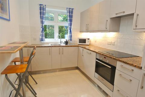 2 bedroom apartment to rent, St. Georges Avenue, Weybridge KT13