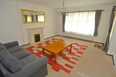 2 bedroom apartment to rent, St. Georges Avenue, Weybridge KT13