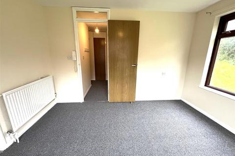 2 bedroom ground floor flat to rent, Upper Glen Road, St Leonards On Sea TN37