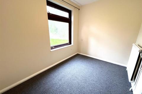2 bedroom ground floor flat to rent, Upper Glen Road, St Leonards On Sea TN37