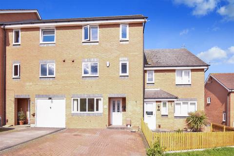 4 bedroom townhouse for sale, Violet Close, Corby NN18