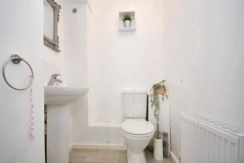 9 Parkside Close, Burley, Leeds, LS4 2RL