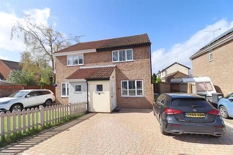 2 bedroom semi-detached house to rent, Skiddaw Close, Great Notley, Braintree