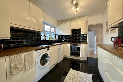 28a West Way, Croydon, CR0 8RB