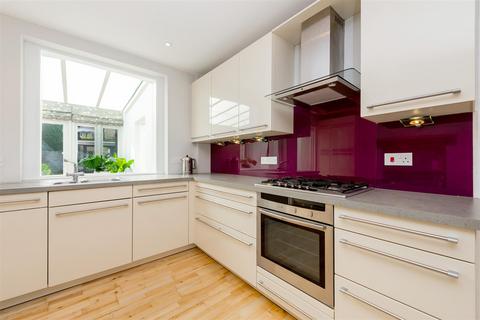 4 bedroom flat for sale, St Augustine's Road, London