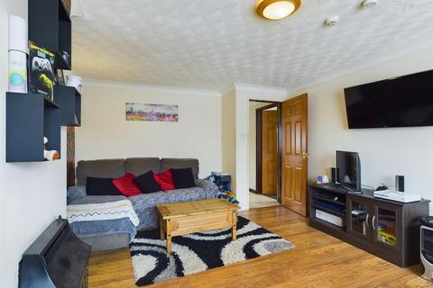 2 bedroom flat for sale, Edinburgh Drive, Kirton