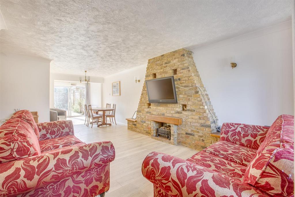 20 Dedmere Court, SL7 1 PL-12.jpg