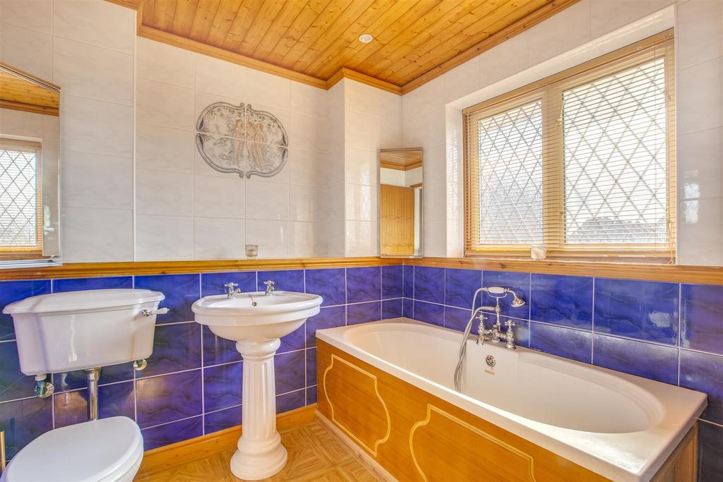 20 Dedmere Court, SL7 1 PL-4.jpg