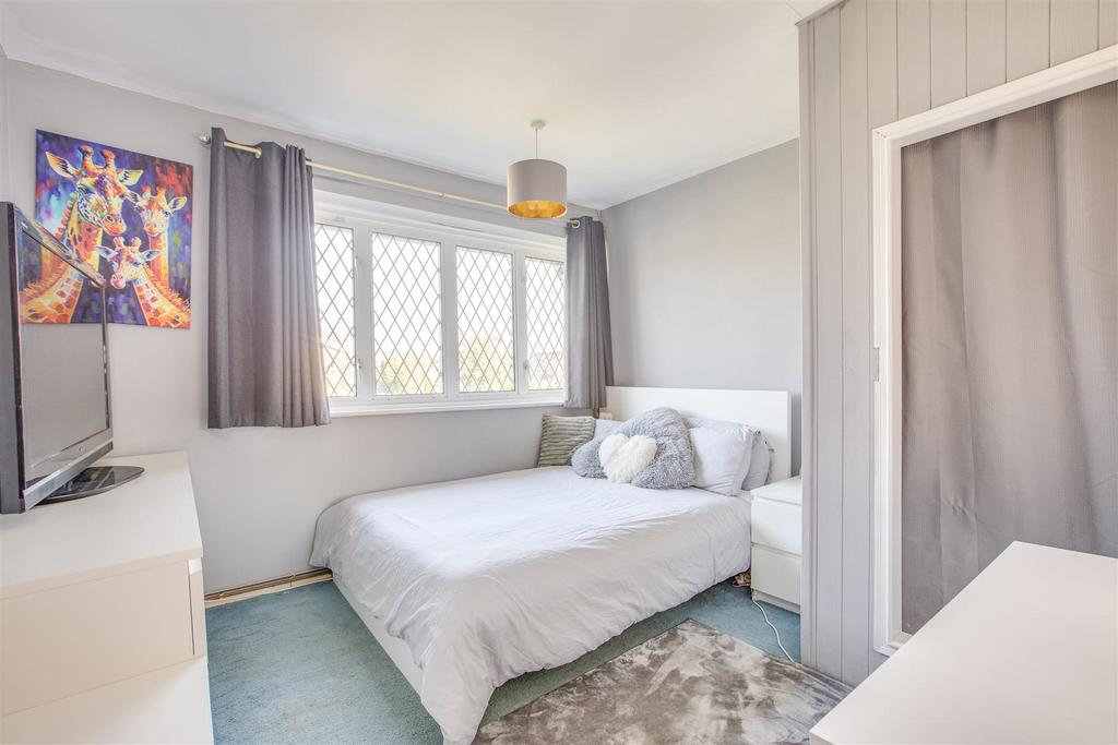 20 Dedmere Court, SL7 1 PL-5.jpg