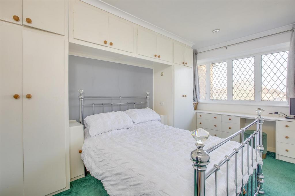20 Dedmere Court, SL7 1 PL-6.jpg