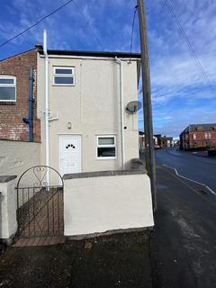 2 bedroom terraced house to rent, Conway Street, Mold