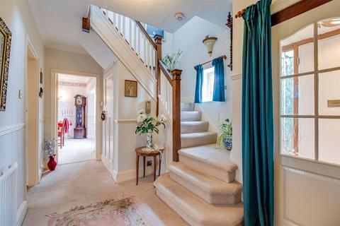 3 bedroom detached house for sale, Milnthorpe Lane, Wakefield WF2