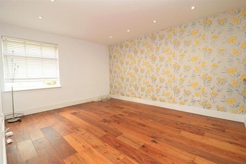 1 Juniper Road, Boreham, Chelmsford, CM3 3DX