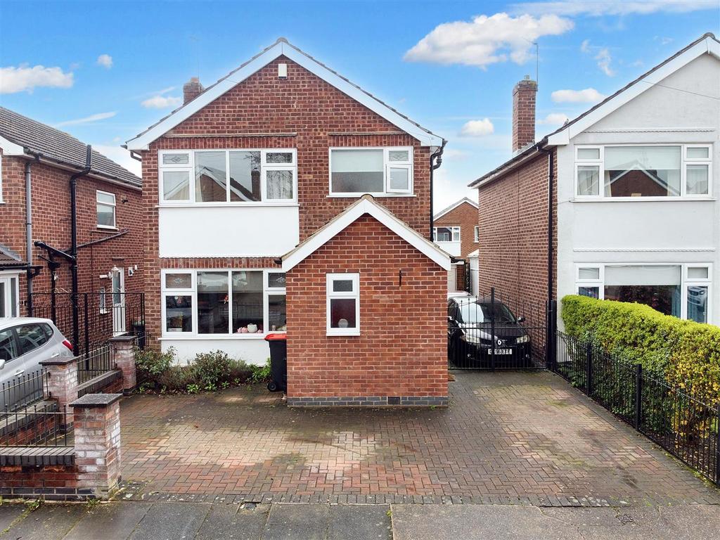 Silverdale, Stapleford, Nottingham 3 bed detached house for sale £299,995