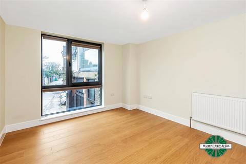 2 bedroom flat to rent, Cameron Road, Ilford