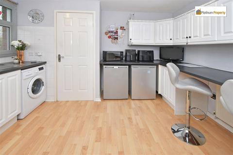 14 Bell Close, Stafford, ST16 3NJ