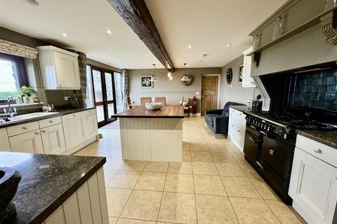 4 bedroom detached house for sale, Ysgubor Mela, Llannor, Pwllheli