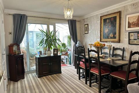 64 Ash Rise, Northampton, NN2 8SB