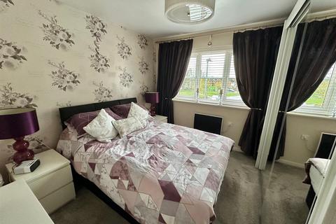 2 bedroom apartment for sale, Highfield Chase, Dewsbury