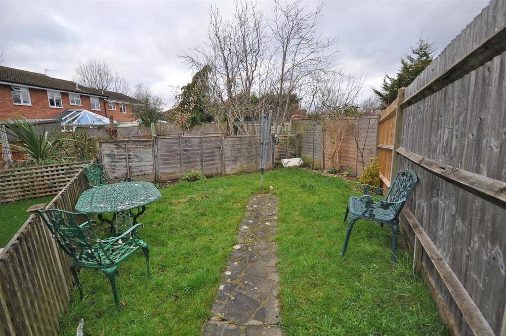 Quinnell Drive, Hailsham 1 bed flat £835 pcm (£193 pw)