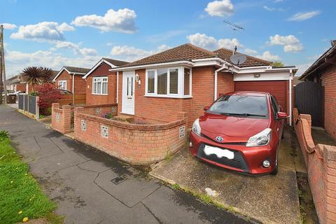 2 bedroom detached bungalow for sale, Mayland Avenue, Canvey Island SS8