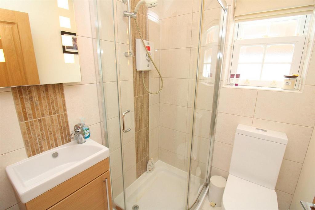 Ensuite2.JPG