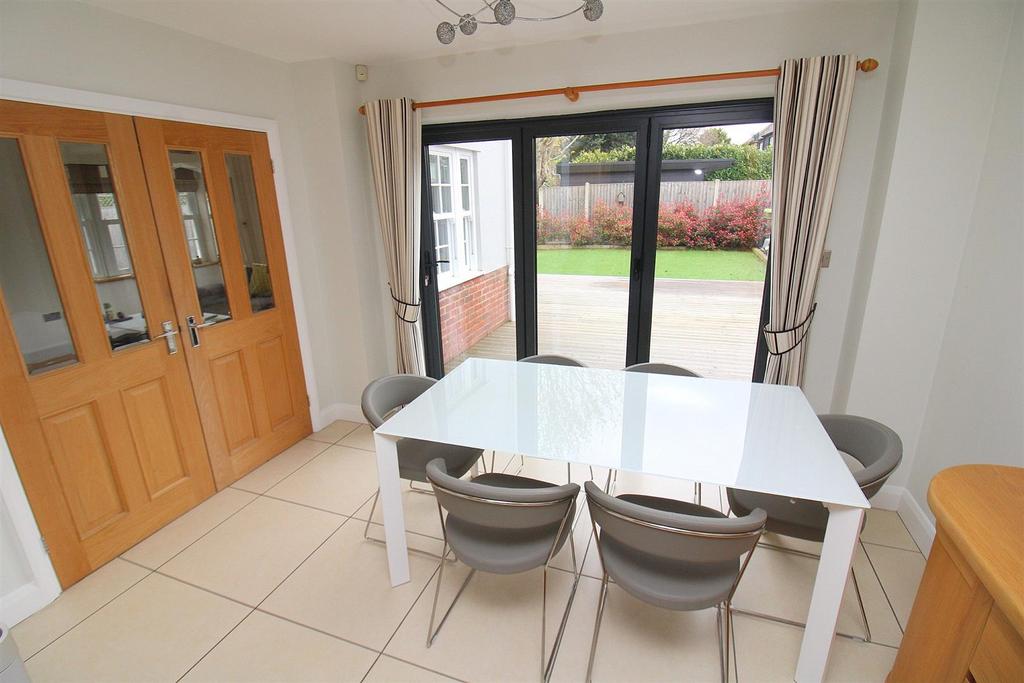 Dining Area.JPG