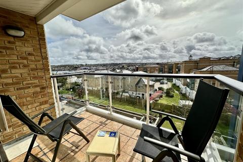 2 bedroom flat for sale, Admiral Gardens, Cowes