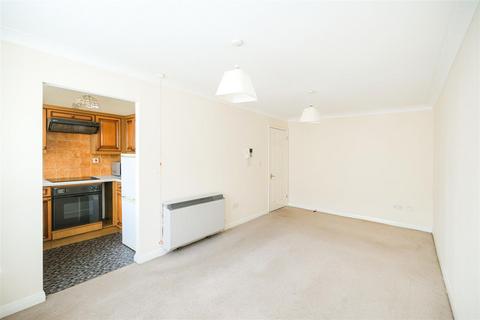 1 bedroom retirement property for sale, Winningales Court, Vienna Close, Ilford