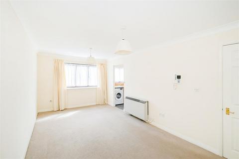 1 bedroom retirement property for sale, Winningales Court, Vienna Close, Ilford
