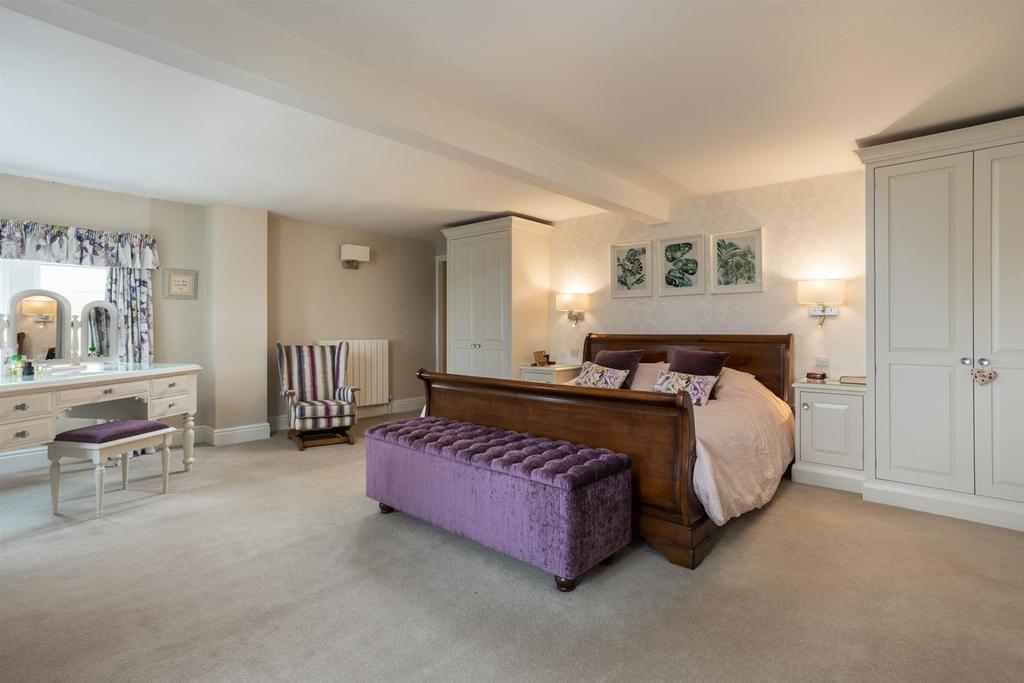 Bedroom 1 Suite