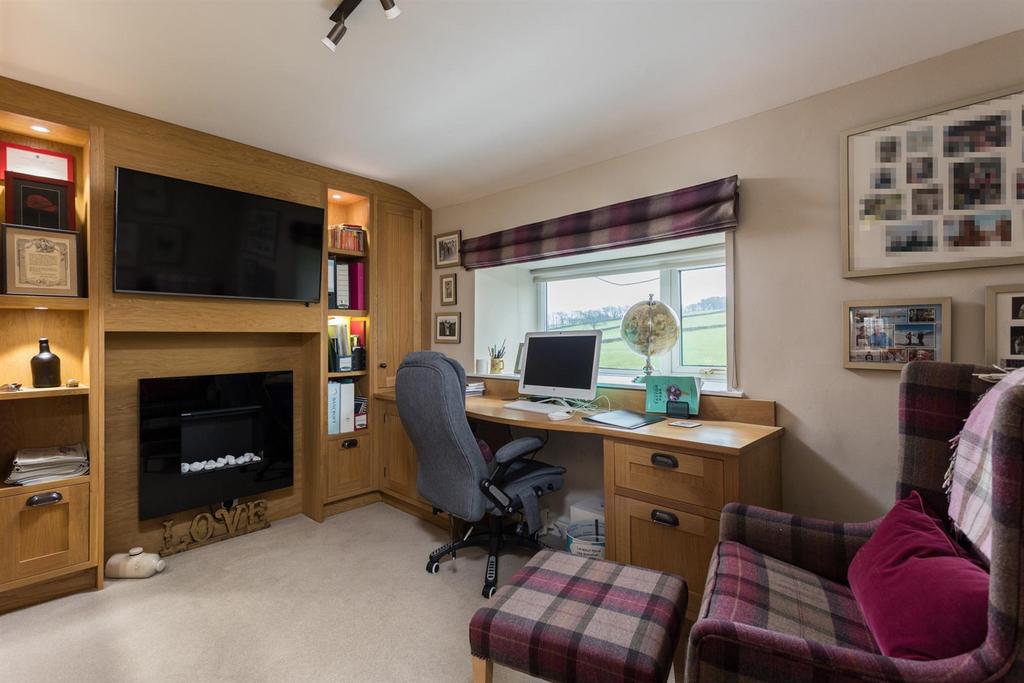 Bedroom 5/Study