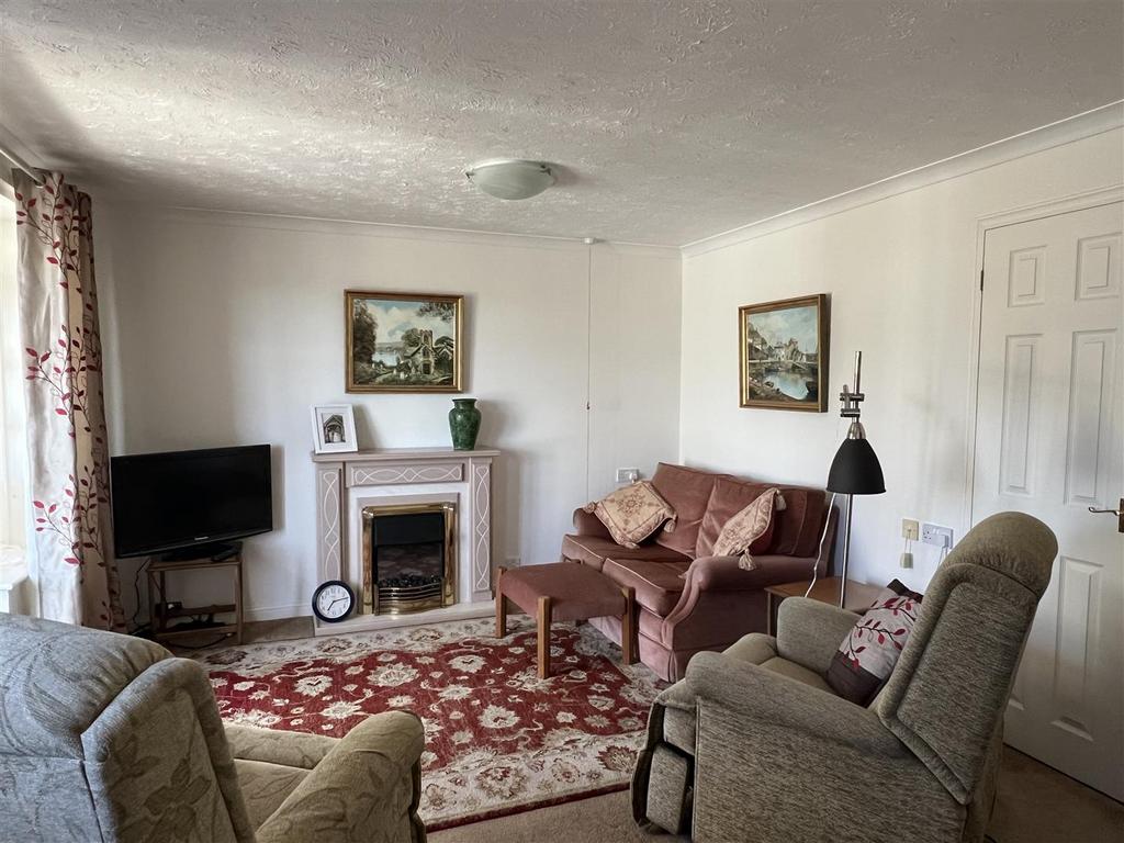 Lounge Dining Room