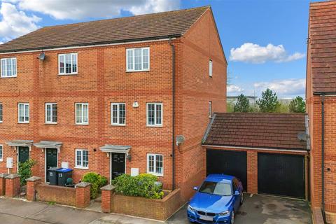 4 bedroom end of terrace house for sale, Turners Gardens, Wootton, Northampton
