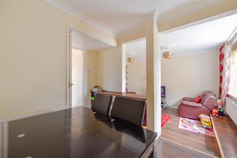 18 Brayford Close, Northampton, NN3 3LU