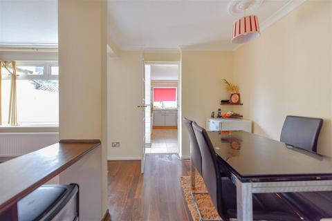 18 Brayford Close, Northampton, NN3 3LU