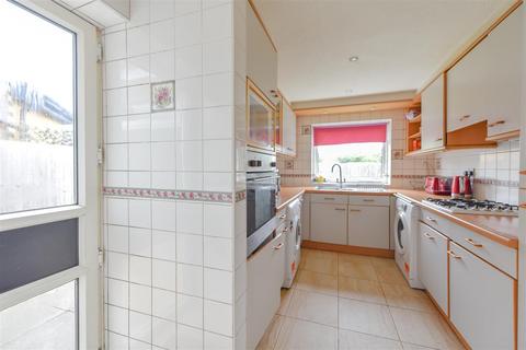 18 Brayford Close, Northampton, NN3 3LU