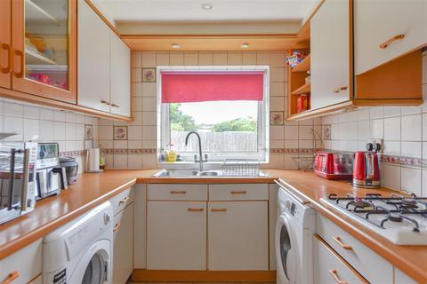 18 Brayford Close, Northampton, NN3 3LU